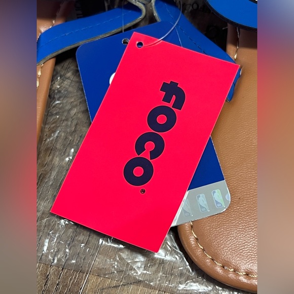 LA Clippers Women's Die-Cut Logo Flip Flops - Picture 7 of 8